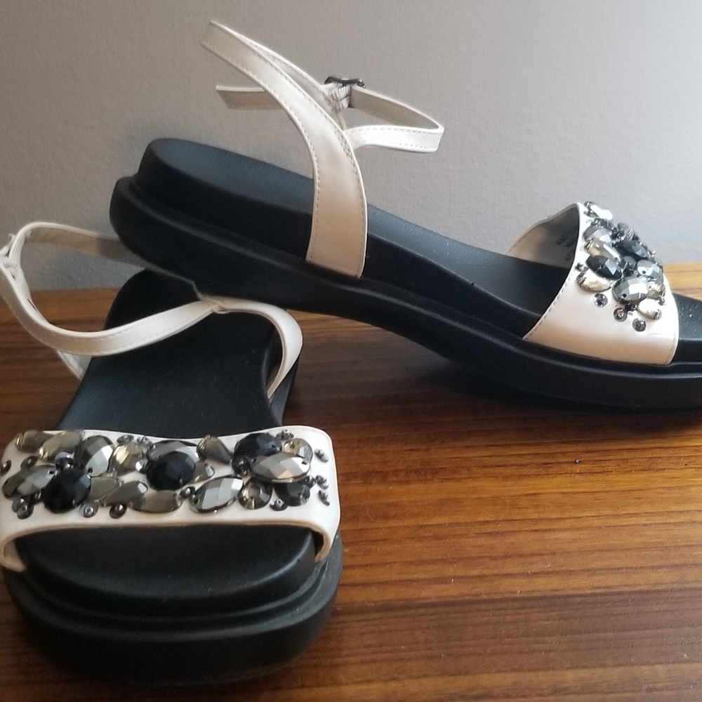 Simply Vera Vera Wang sandals